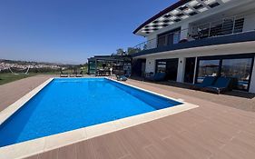 Luxury Villa Rafaela Οικογενειακή βίλα με ιδιωτική πισίνα, BBQ κ παιχνίδια Ιδανική για οικογένειες με παιδια